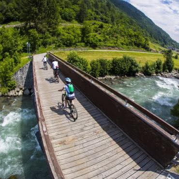 ciclabile e ponte su noce