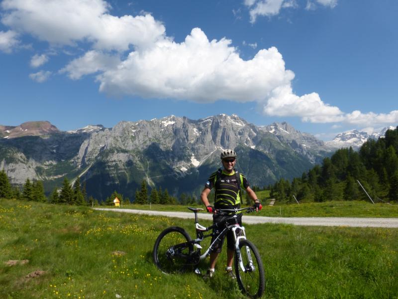 mtbvalmeledriovista-delle-dolomiti-dall-arrivo-telecabina